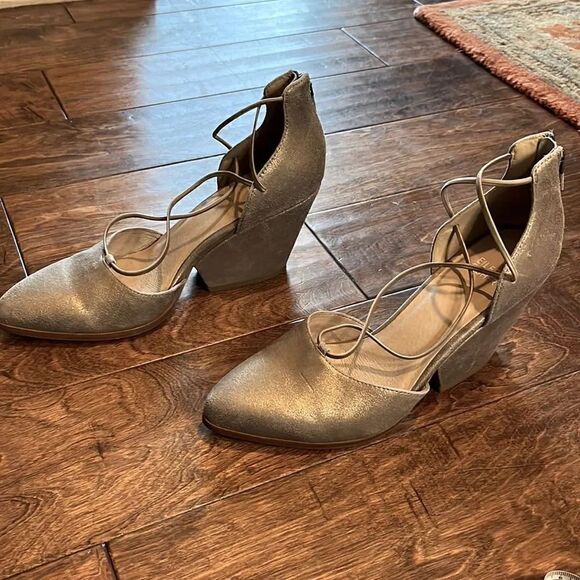 Eileen Fisher Ghillie Rope Pump, 9! - Picture 3 of 10